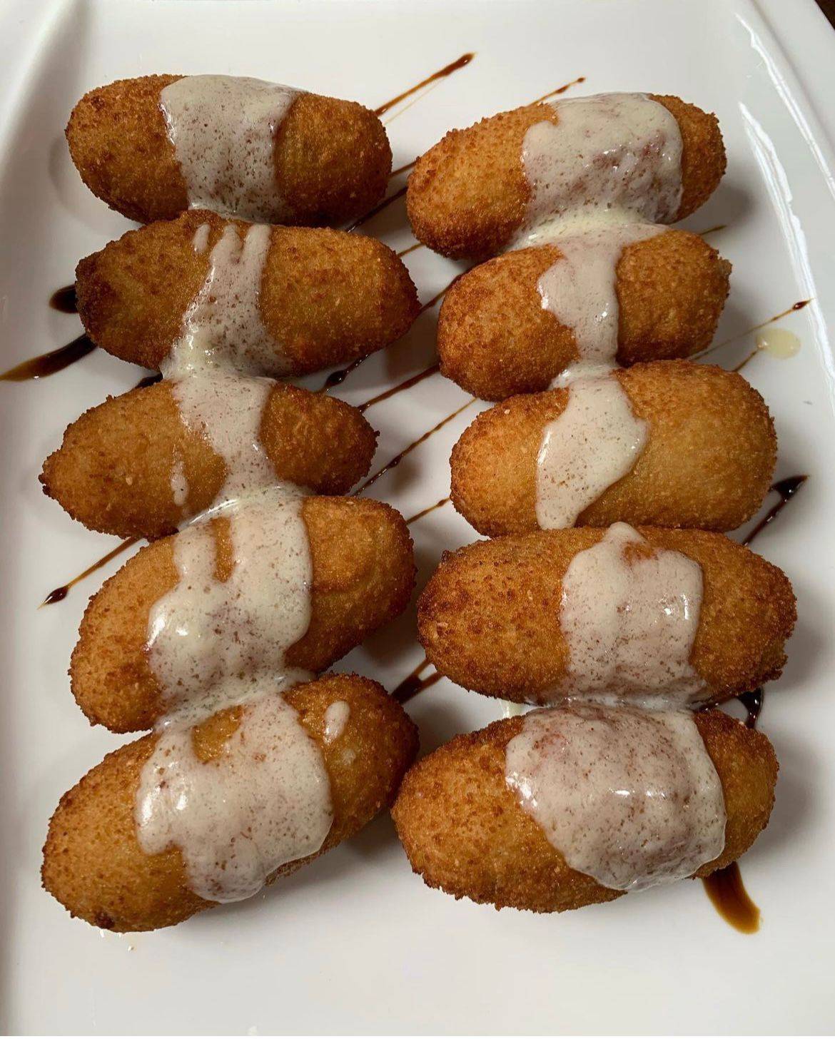 Croquetas-cecina-con salsa-queso-idiazabal-Asador-Loraida