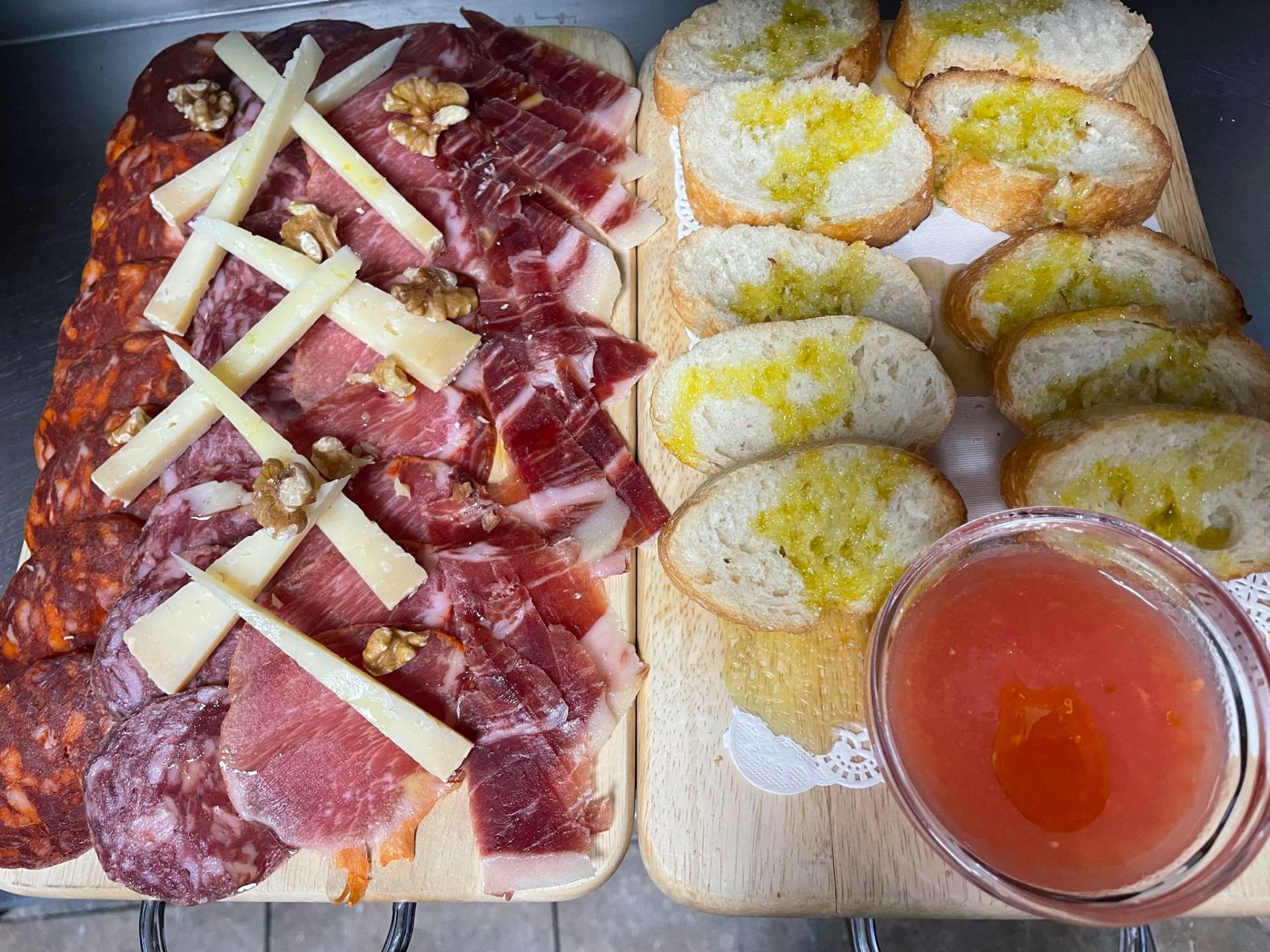 Tabla-ibéricos-queso-oveja-asador-restaurante-loraida