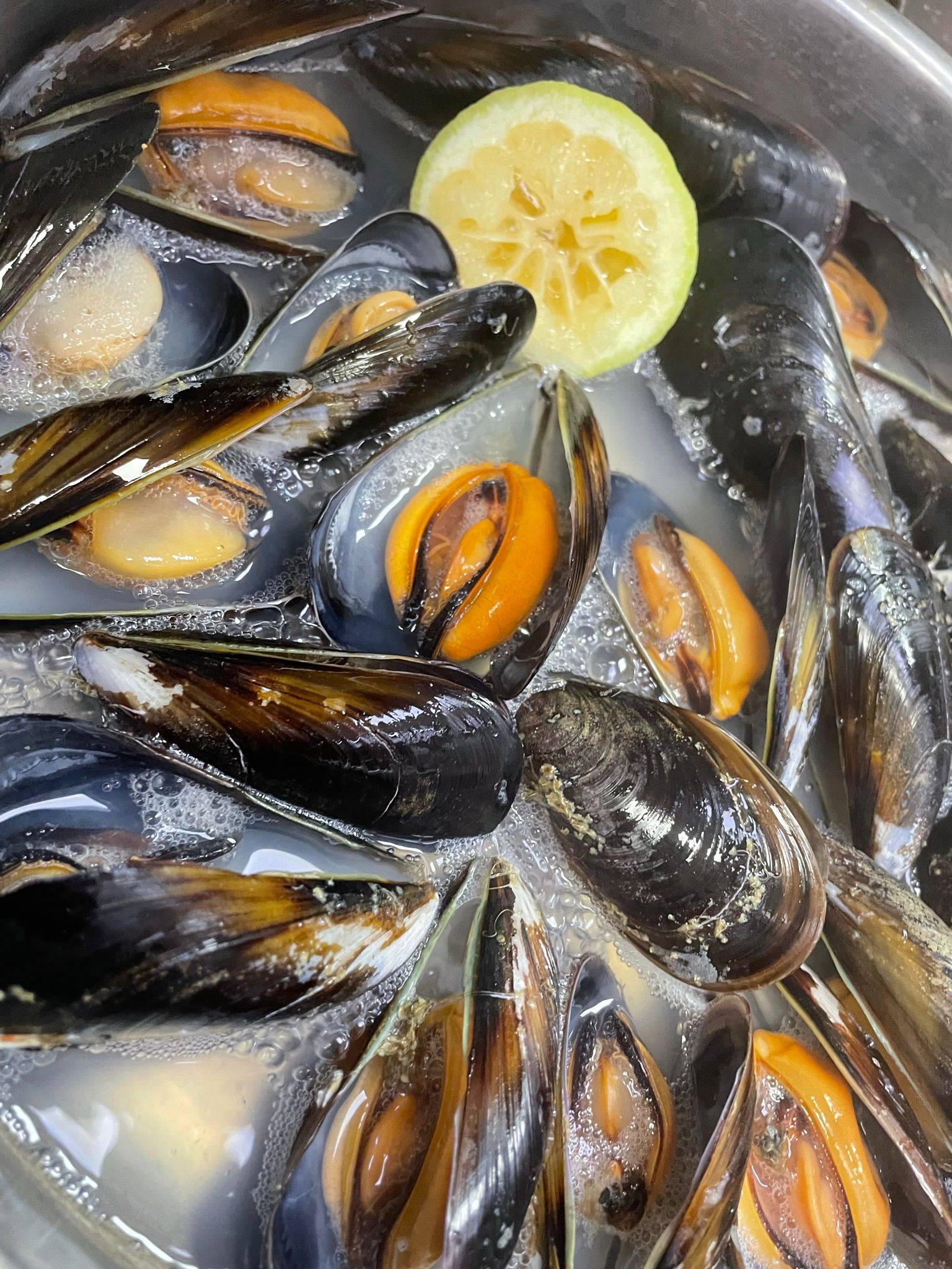 Mejillones-vapor-asador-restaurante-loraida