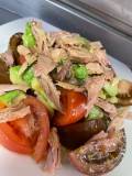 Ensalada-tomate-aguacate-melva-restaurante-loraida